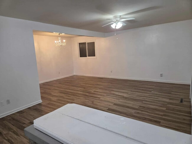 Foto del edificio - 4644 Broadhurst Dr