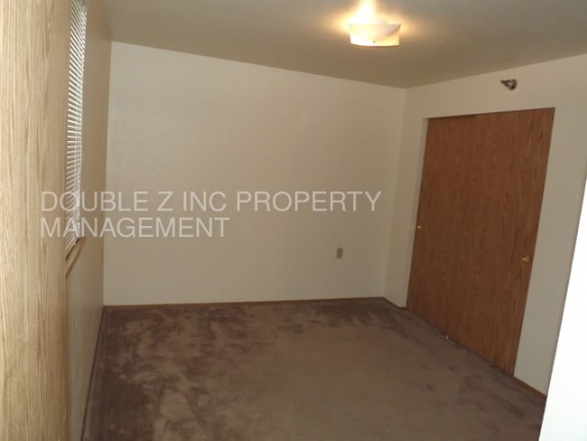 Building Photo - 3939 10th St SE