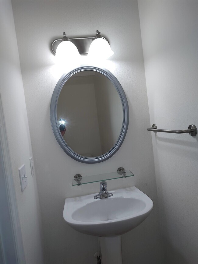Foto del edificio - 4256 Four Oaks Blvd