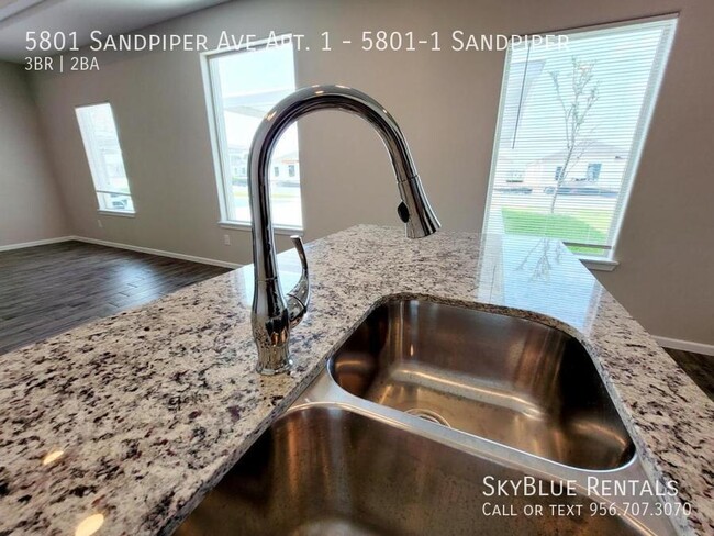 Foto del edificio - 5801 Sandpiper Ave