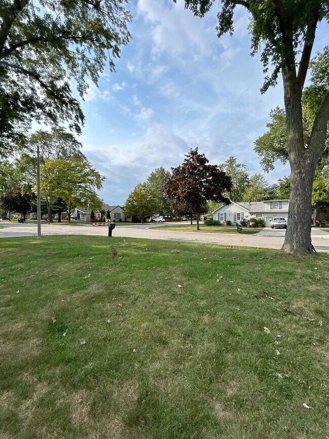 222 E Crest Ave, Bensenville, IL 60106 House Rental in Bensenville