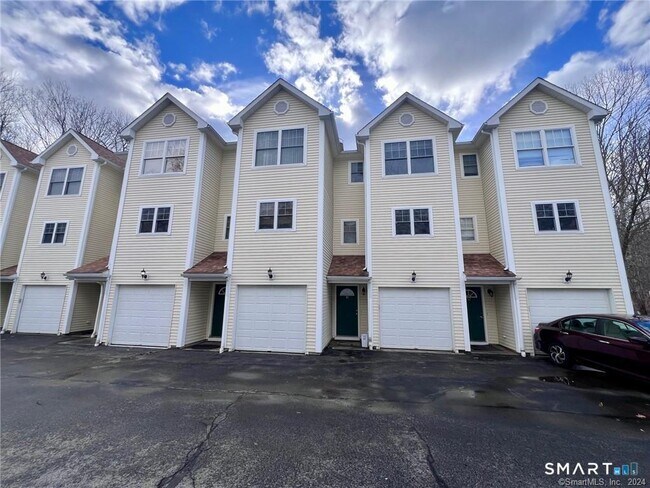 Foto del edificio - 527 W Thames St