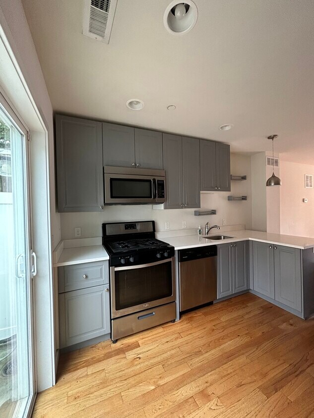 Primary Photo - 317 N State St