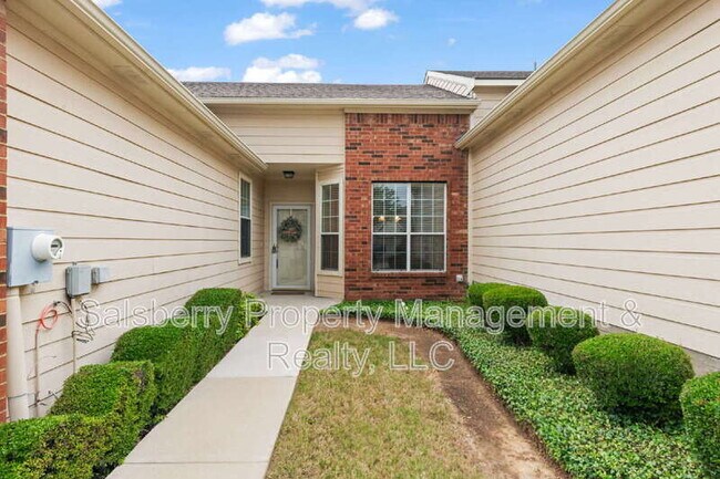 Foto del edificio - 252 Heritage Hill Dr