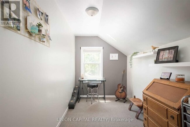 Building Photo - 207 Perry St