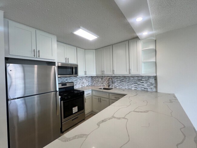 Building Photo - Remodeled Atkinson Plaza 1 bedroom 1 bath ...