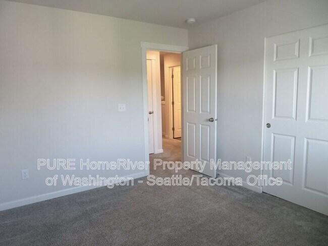 Building Photo - 5445 50th Lp SE