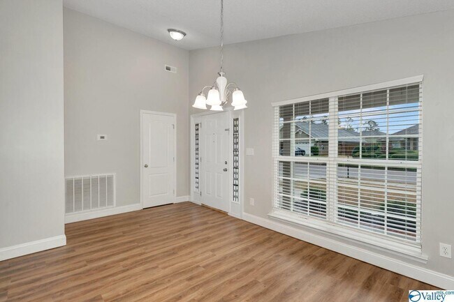 Building Photo - 206 Shadow Cove Dr SW