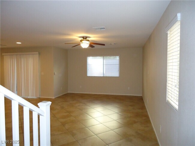 Foto del edificio - 8954 Fox Season Ave