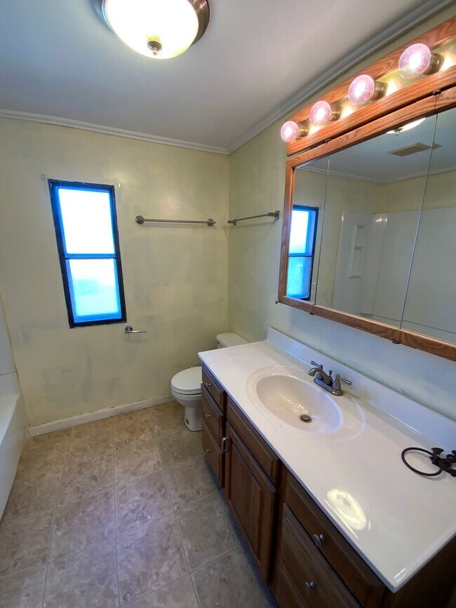 Foto del edificio - 305-309 RIVERVIEW ROAD