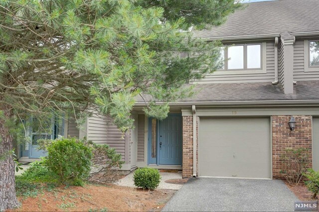 Primary Photo - 119 Macleish Ct