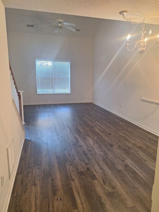 Building Photo - 2 bedroom/ 2 bathroom- Braemar Creek
