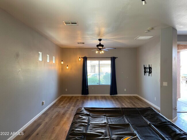 Building Photo - 5523 W Molly Ln