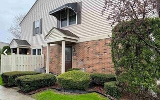 Building Photo - 15877 Cambridge Dr