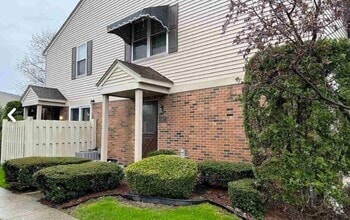 Building Photo - 15877 Cambridge Dr