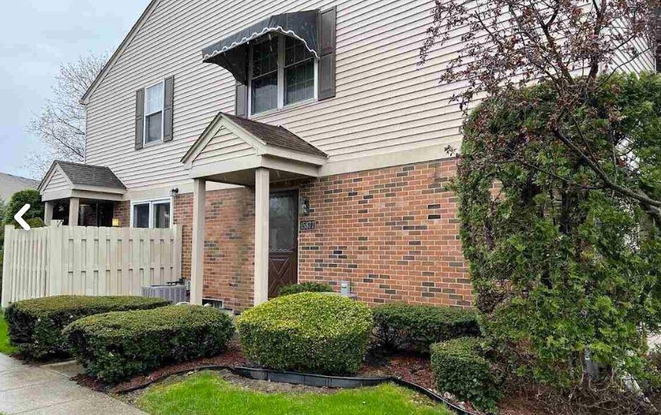 Foto principal - 15877 Cambridge Dr