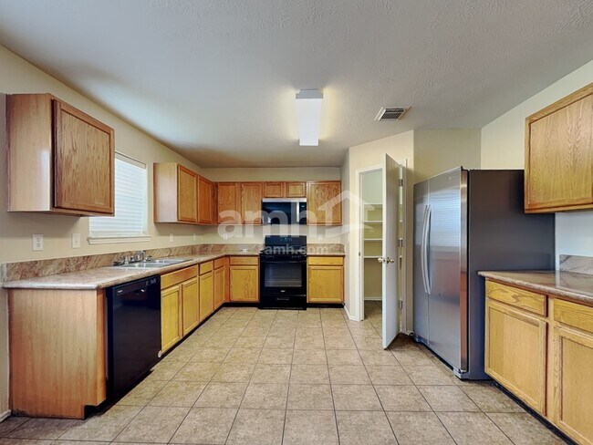 Foto del edificio - 18227 Thicket Grove Rd