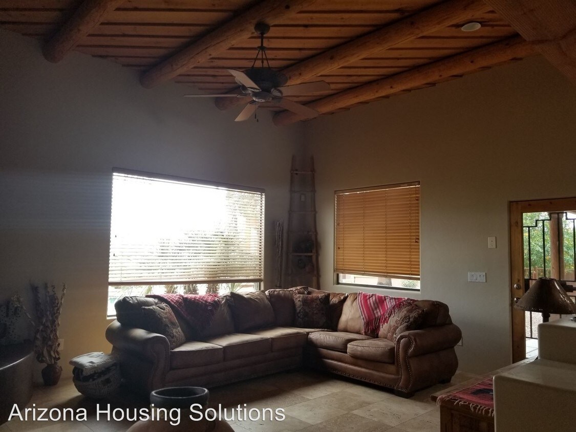 Foto principal - 3 br, 2.5 bath House - 4750 N. Barghout Pl.