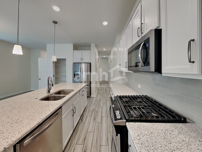 Building Photo - 6117 Voyagers Pl