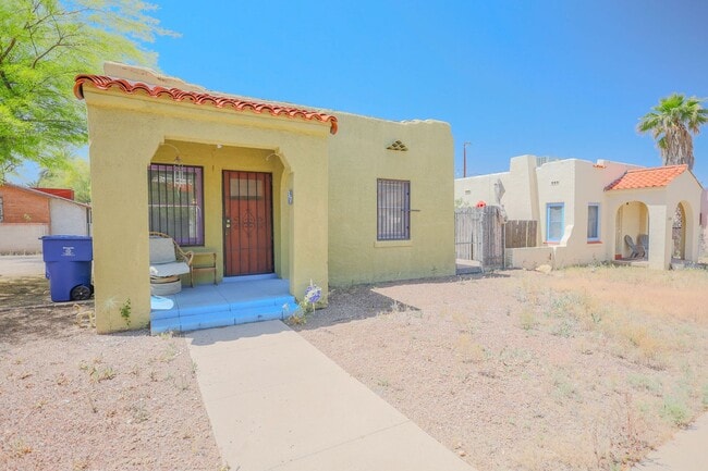 Building Photo - 317 N Santa Rita Ave