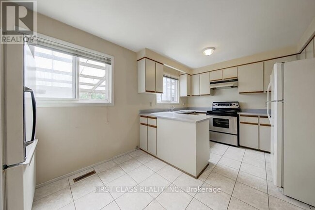 Building Photo - 41 Rollingwood Dr
