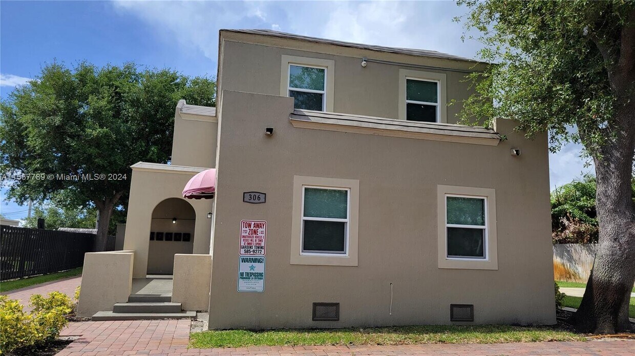 Foto del edificio - 306 Hawthorne Dr