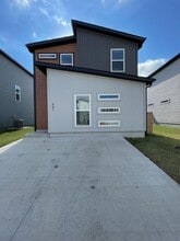 Building Photo - 881 Massachusetts Ave