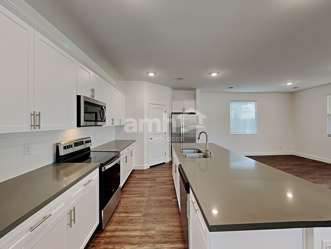 Foto del edificio - 9123 Taft Point Ct