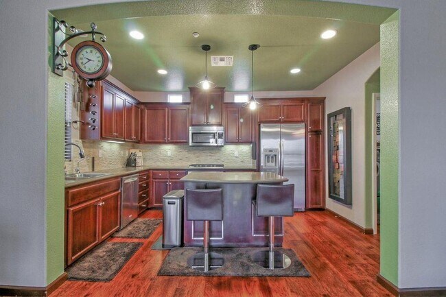 Foto del edificio - 1958 Hillebrant Pl