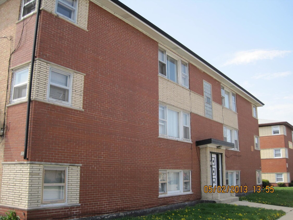2104 135th Pl, Blue Island, IL 60406 Apartments in Blue Island, IL