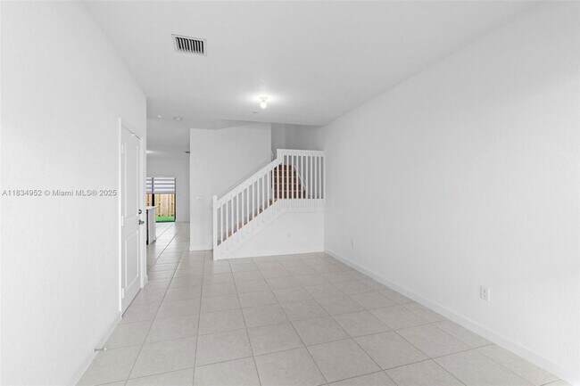 Foto del edificio - 15983 SW 2nd Dr