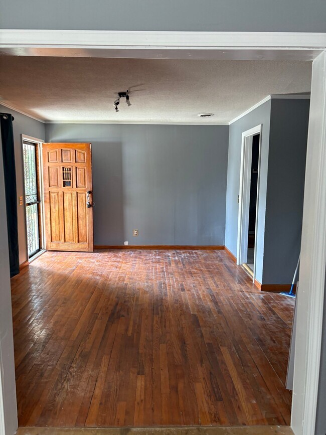 Building Photo - 7119 Nancy Ave