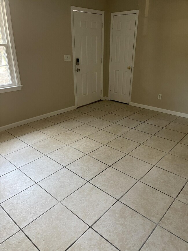 Building Photo - 4336 Shorecrest Dr