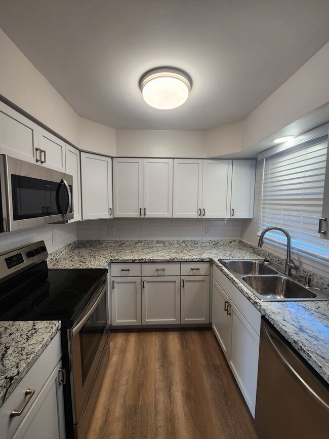 Building Photo - 1212 Bell Ave