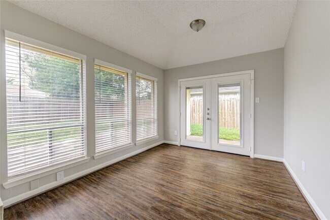 Foto del edificio - 1206 Park Ln