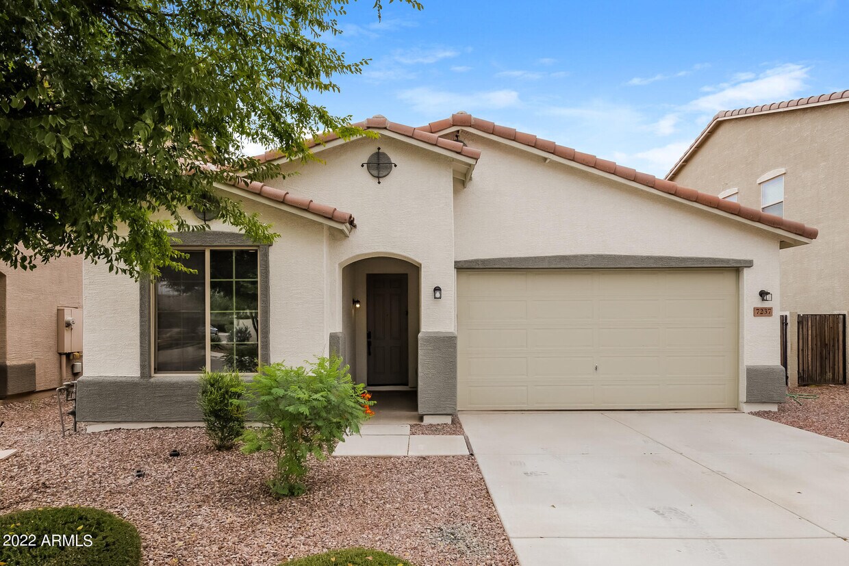 Foto principal - 7237 W Wood St