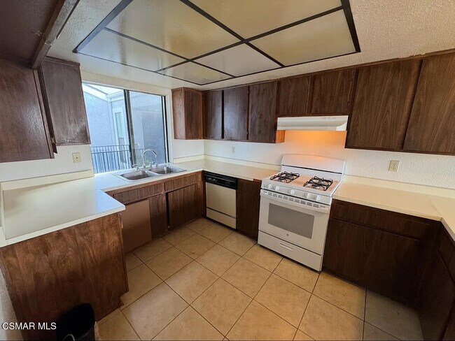Foto del edificio - 5117 Longfellow Way