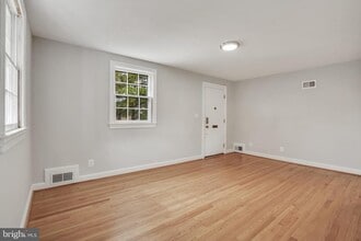 Building Photo - 1605 W Braddock Rd