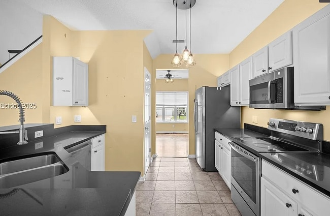 Building Photo - 6 Broadland Cir