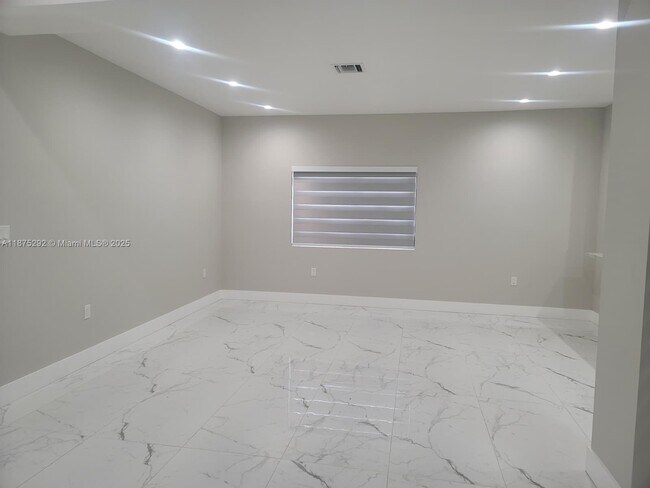 Foto del edificio - 707 E 32nd St