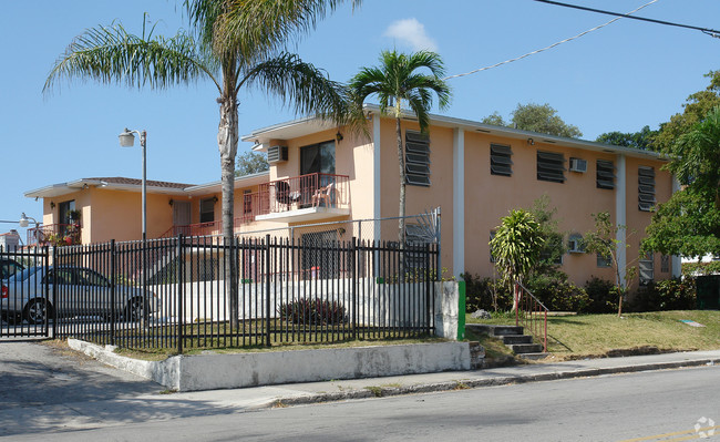 Building Photo - 1434 NW 2nd St