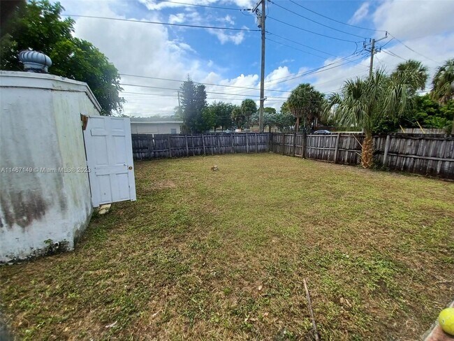 Foto del edificio - 1701 SW 70th Ave