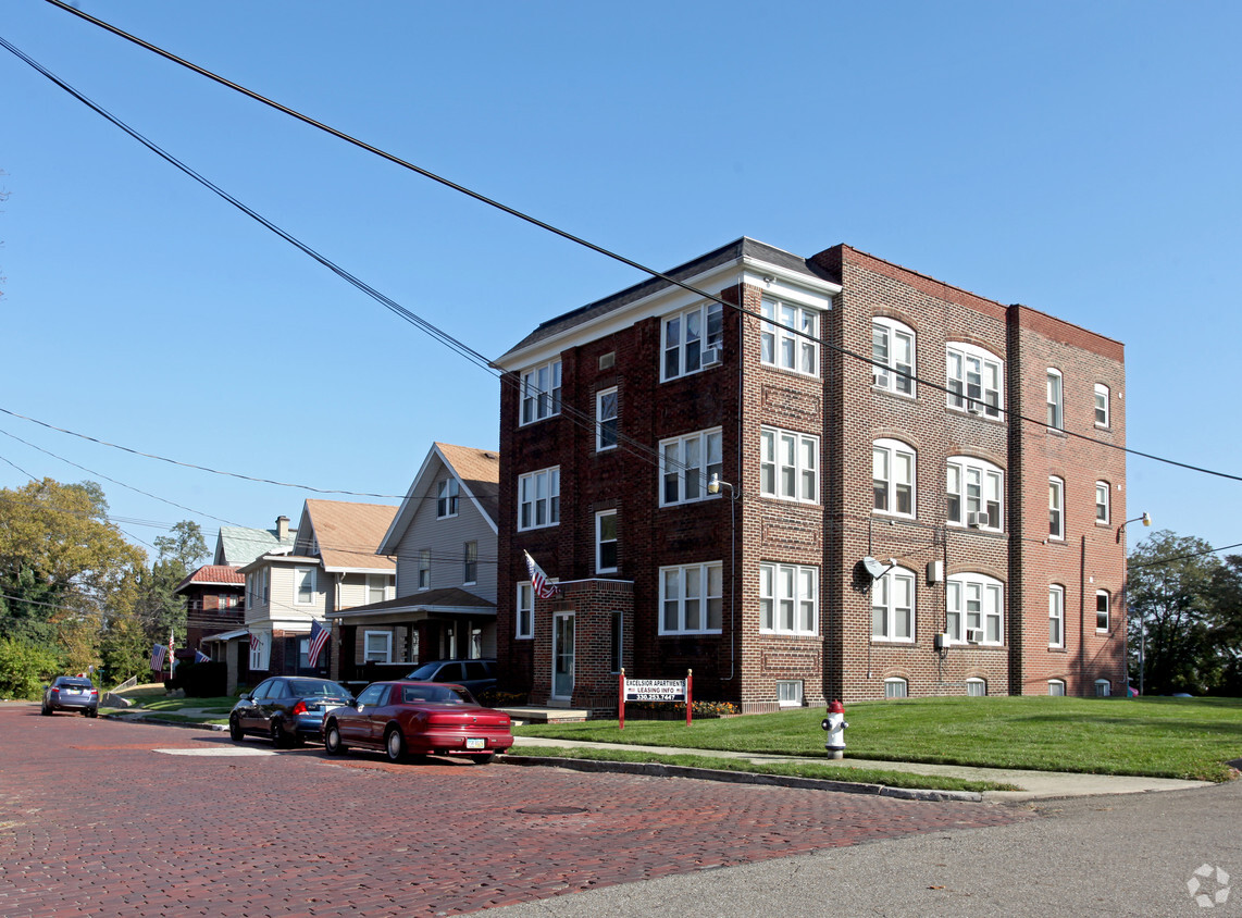 Primary Photo - Excelsior Apartments