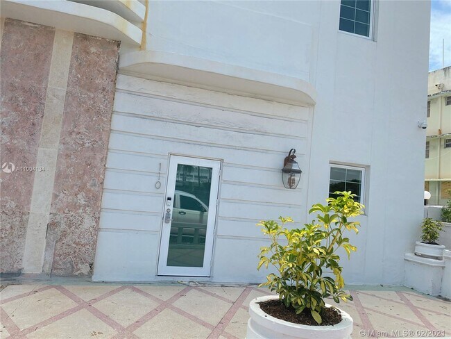 Building Photo - 3025 Indian Creek Dr