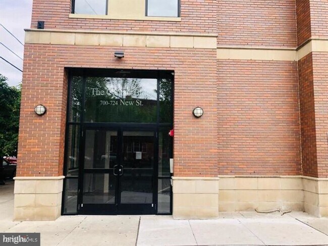 Building Photo - 1 br, 1 bath Condo - 700 New St Unit 203