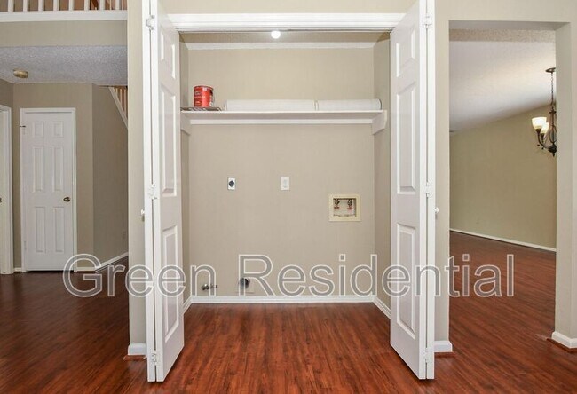 Foto del edificio - 4919 Cotter Lake Dr