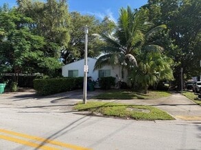 Building Photo - 2131 SW 19th Ave
