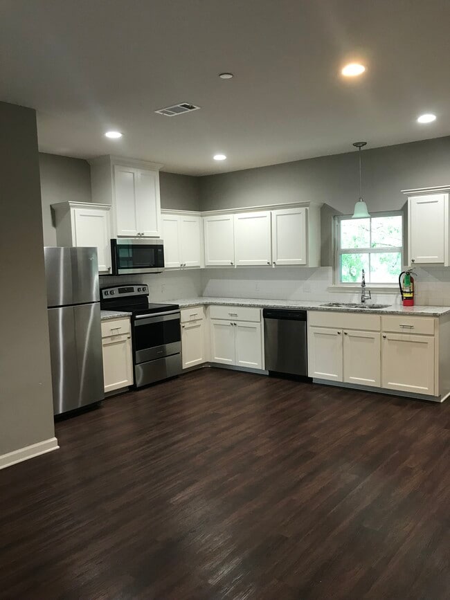 Building Photo - 124 Thornton Ln