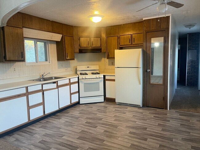 Foto del edificio - Reduced!! 3 Bedroom 2 Bath Single Wide Mobile in Lake Montezuma Contact Property Pros Property Ma...