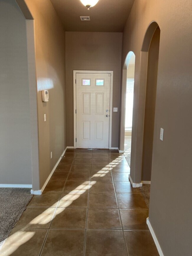 Foto del edificio - Welcome to this stunning 3-bedroom, 2-bathroom home located in the desirable Broken Arrow, OK.